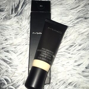 MAC Cosmetics Pro Longwear Nourishing Foundation shade nw13